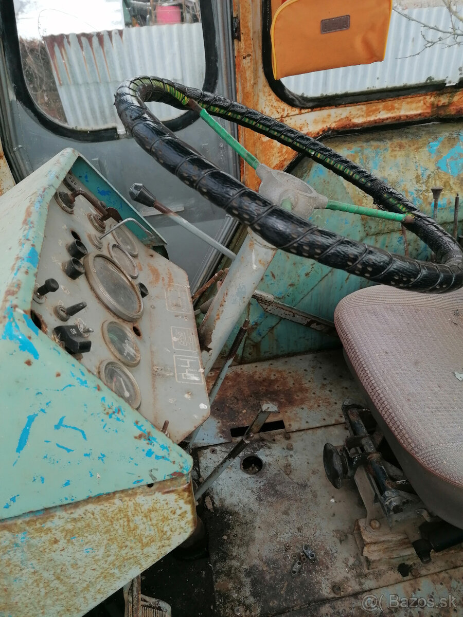 Predám traktor ZT 303 C - 4