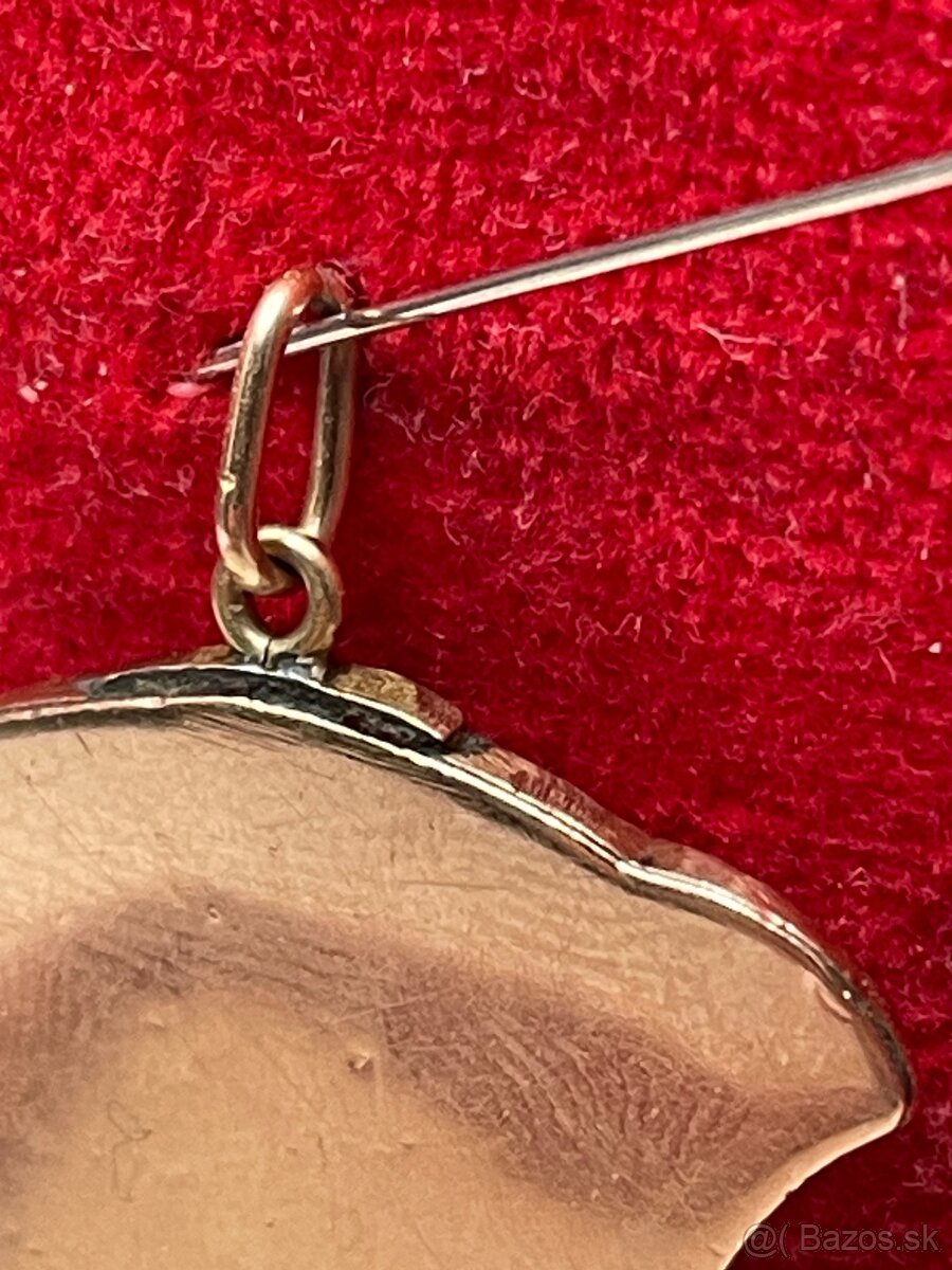 starozitny zlaty medailonl -porcelanova madonka - 4