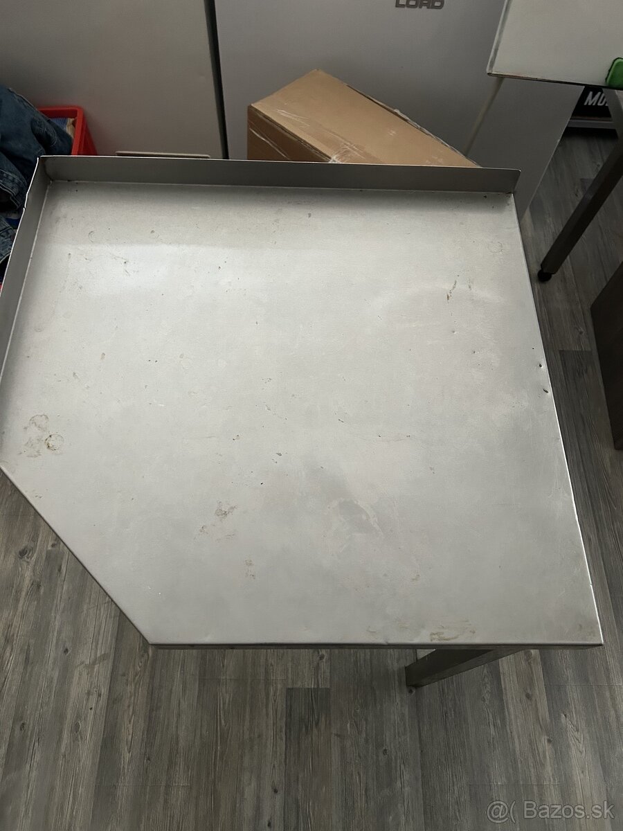 nerezovy rohovy stol - 4