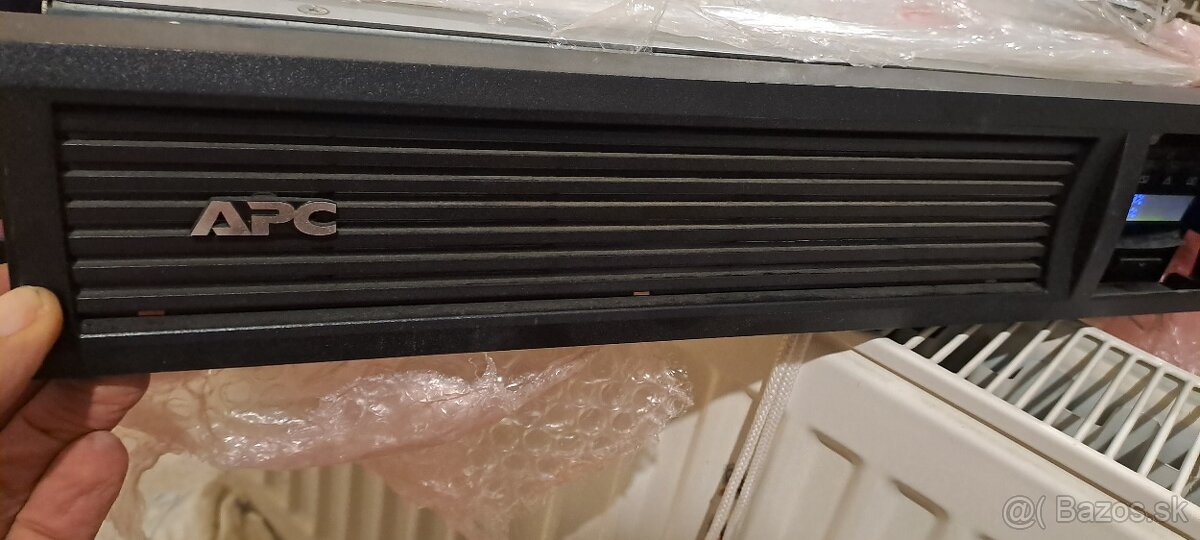 UPS SMART Zalozny zdroj APC - 4