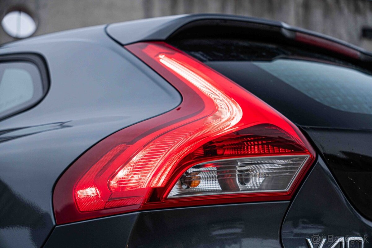 Volvo V40 T2 1.6L Momentum - 4