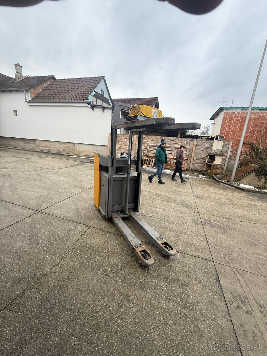 Jungheinrich ESD 120 - 4
