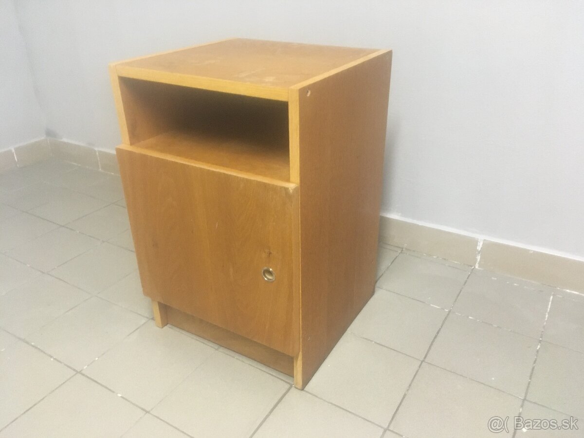 Stoličky, kreslo, nočný stolík - retro. - 4