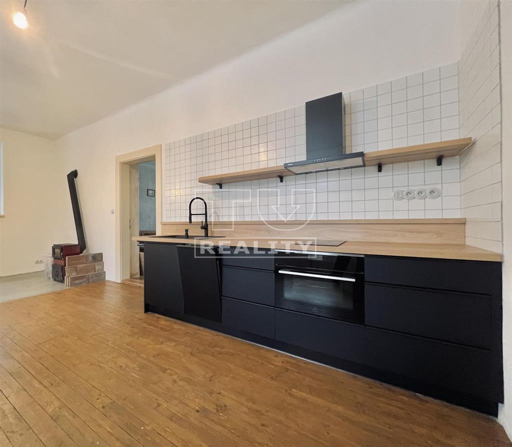 Na predaj 2-izbový apartmán v centre Banskej Štiavnice - 4