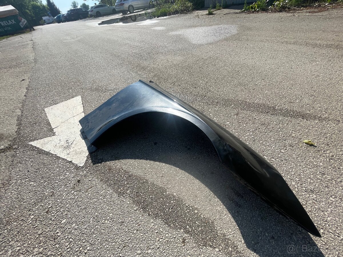 Pravý predný blatník Mercedes CLS w219 c219 - 4