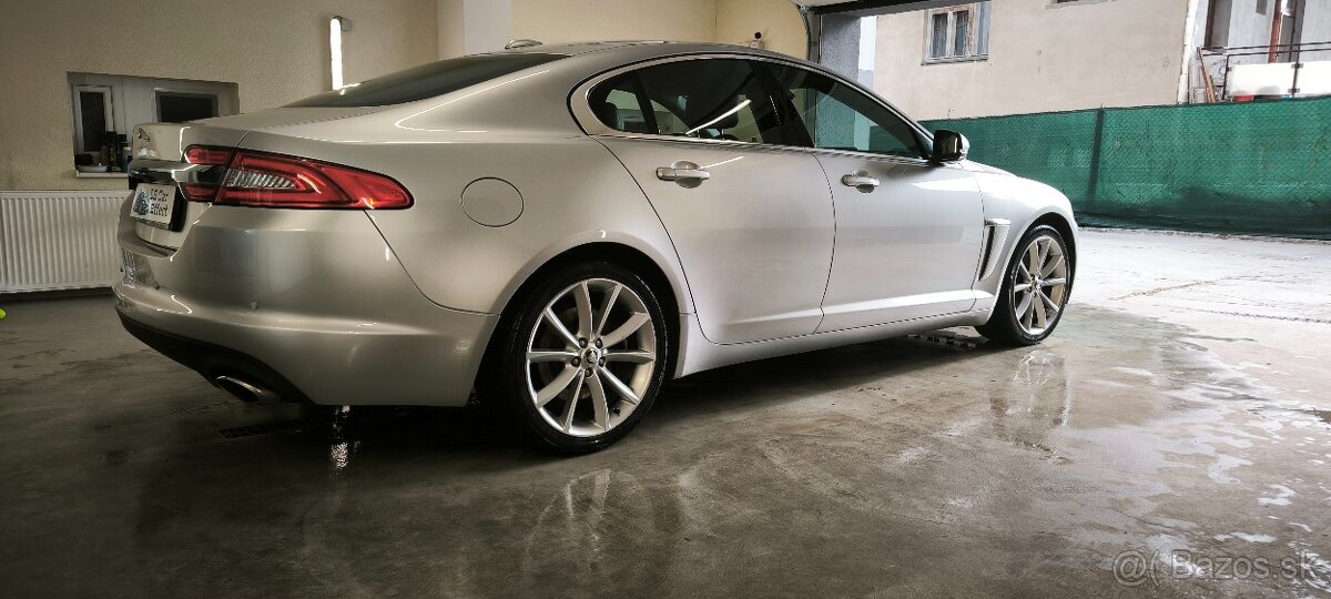 Jaguár XF - 4
