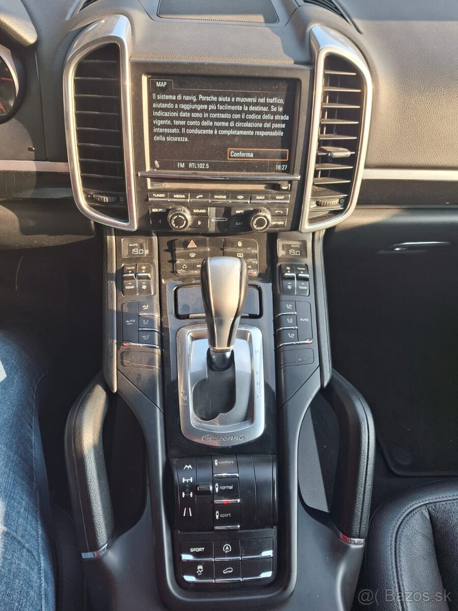 Porsche Cayenne - 4