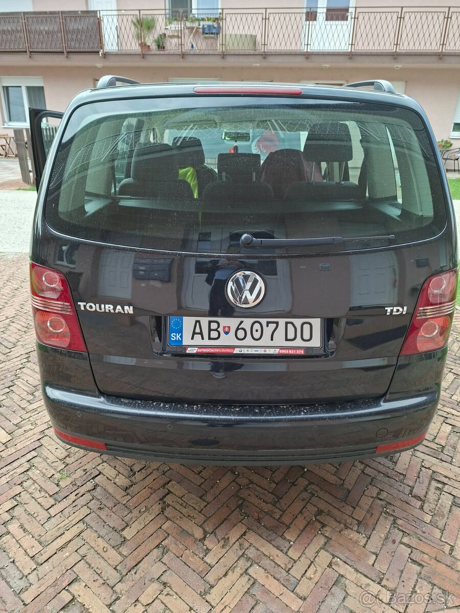 Volkswagen Touran - 4