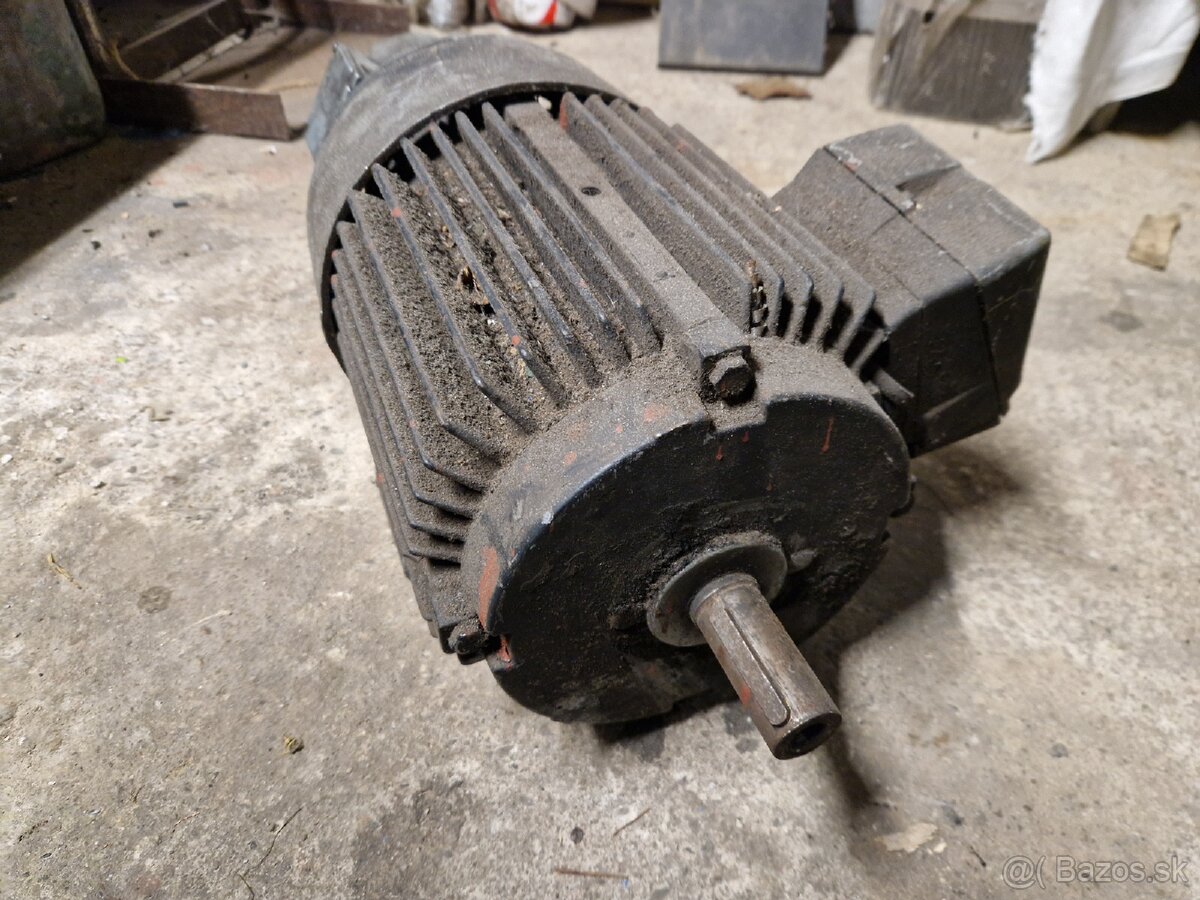 Sústruh TOS SV18 motor - 4