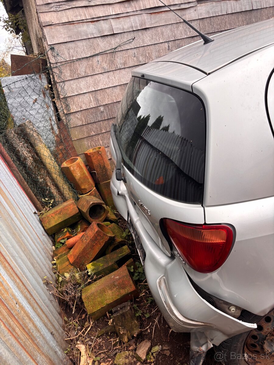 Toyota yaris 1.0 - 4