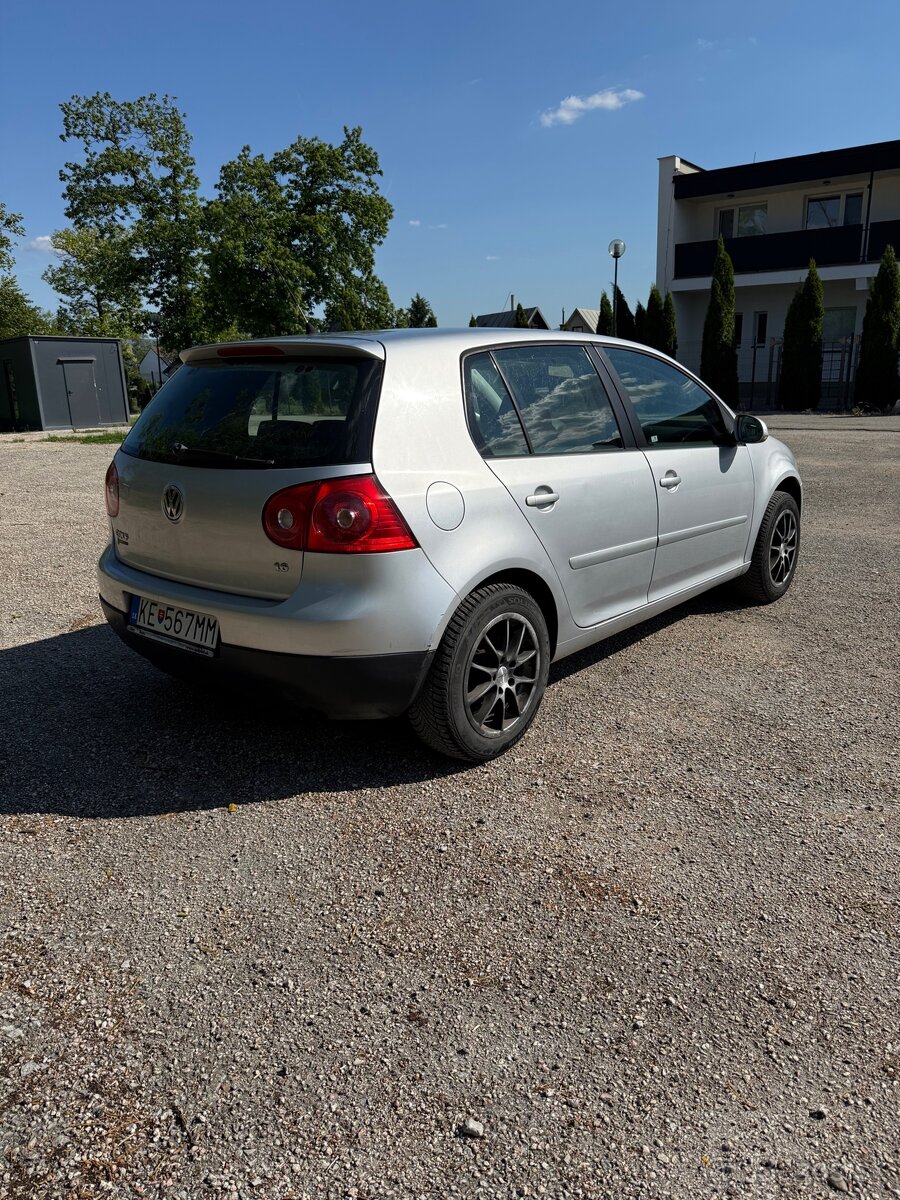 Volkswagen Golf V 1.6 Benzín 2008 - 4