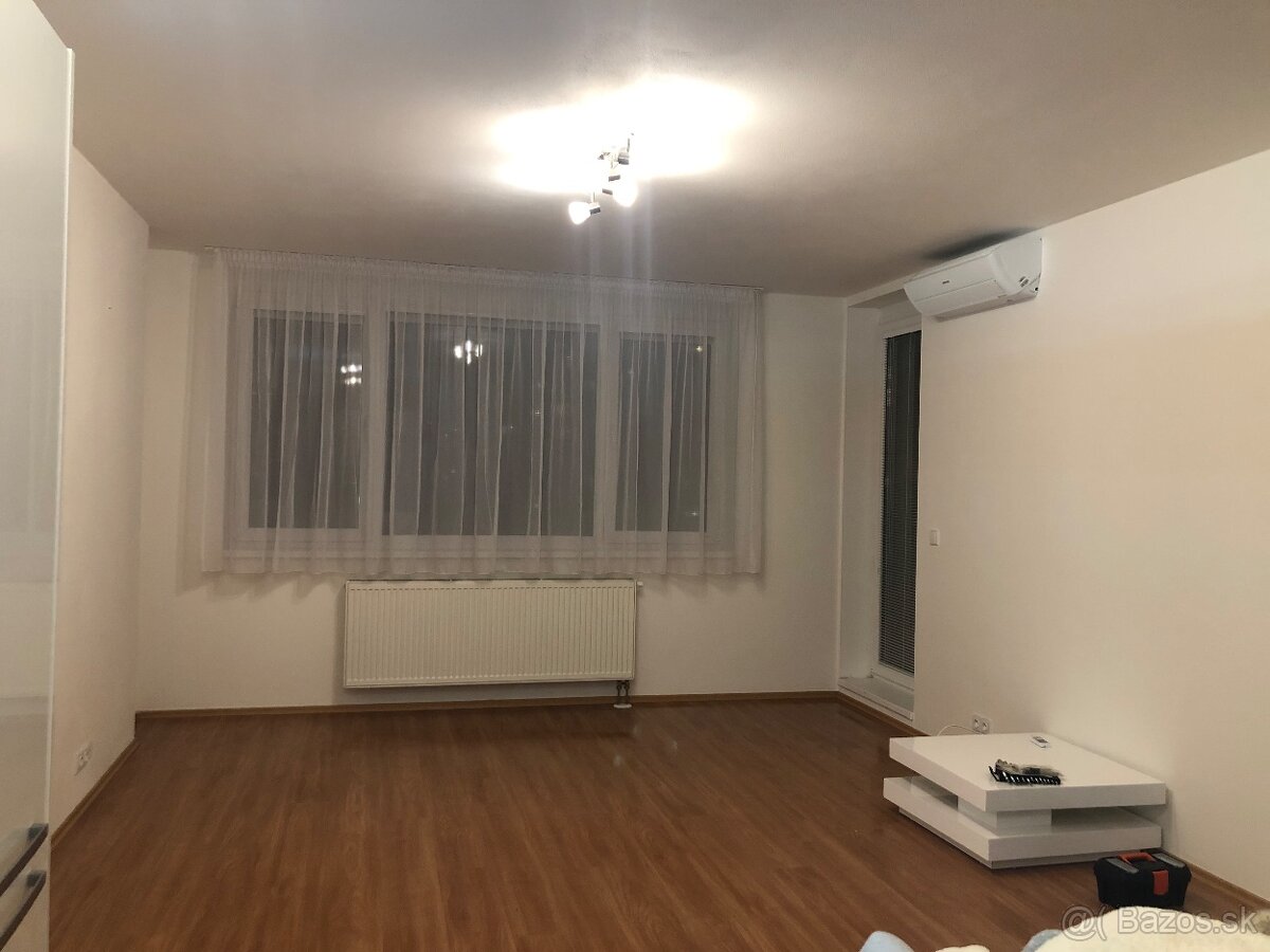 2 izbový byt s parkovaním na prenájom - 4