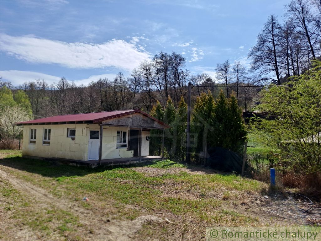 Rozostavaná chatka v rekreačnej oblasti Moravany nad Váhom - 4