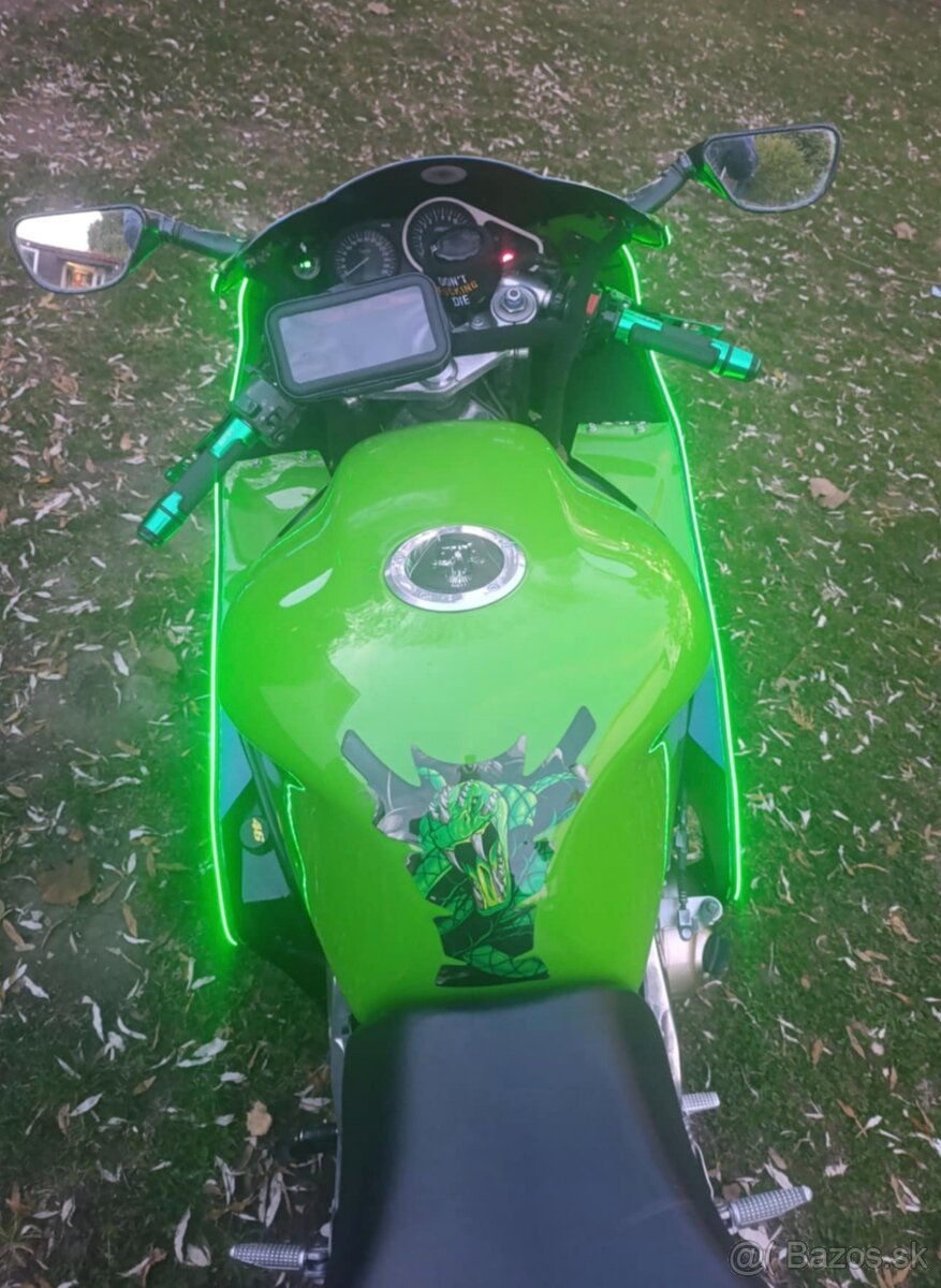 Kawasaki zx 9r - 4