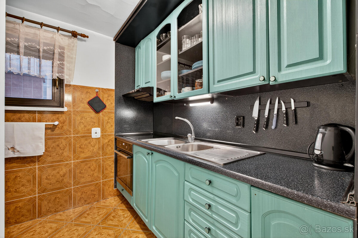 Na predaj - Priestranný 5-izbový rodinný dom s krytým bazén - 4