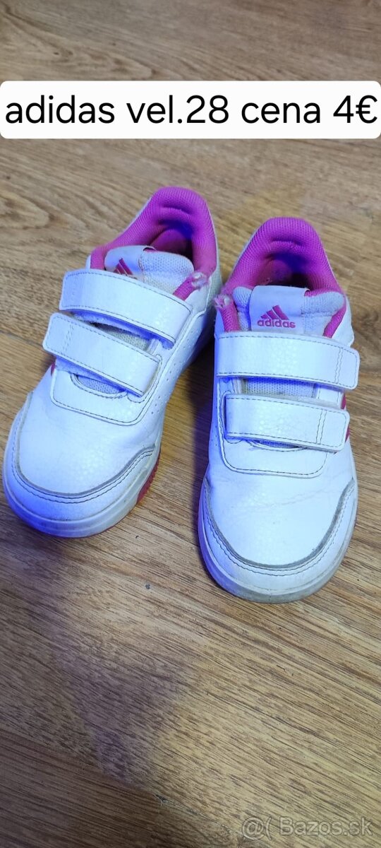 Rôzne veľkosti tenisky a cizmy - 4