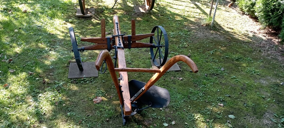 Starý drevený konský pluh 3 - 4