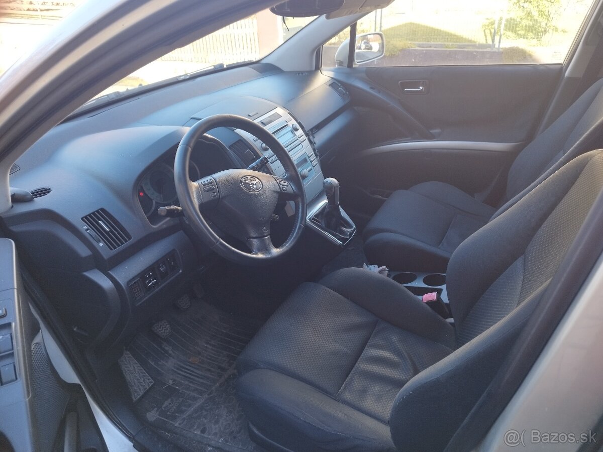 Toyota Corolla Verso - 4