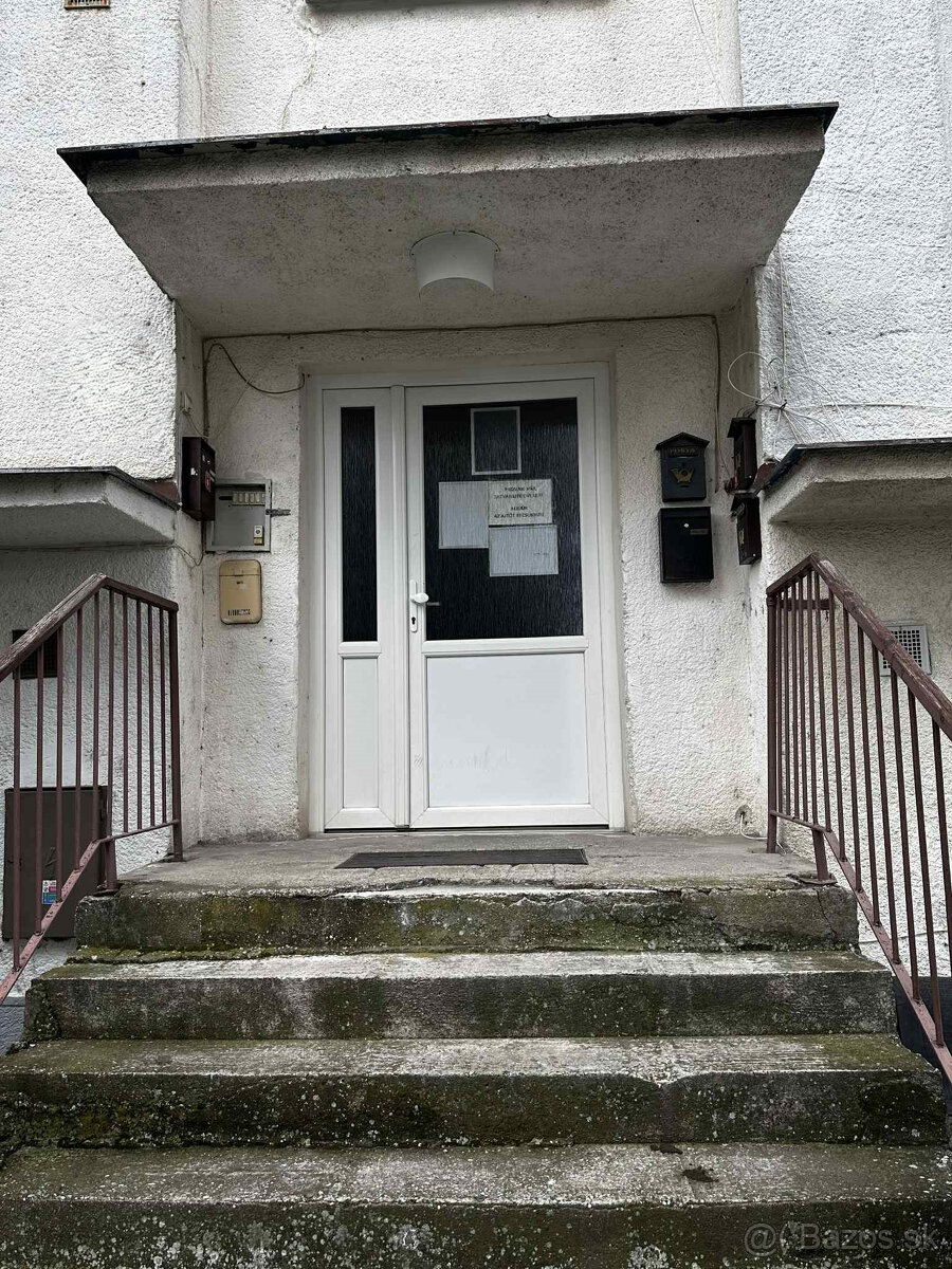 Predám 3 izbový byt s loggiou po kompletnej rekonštrukcii v - 4