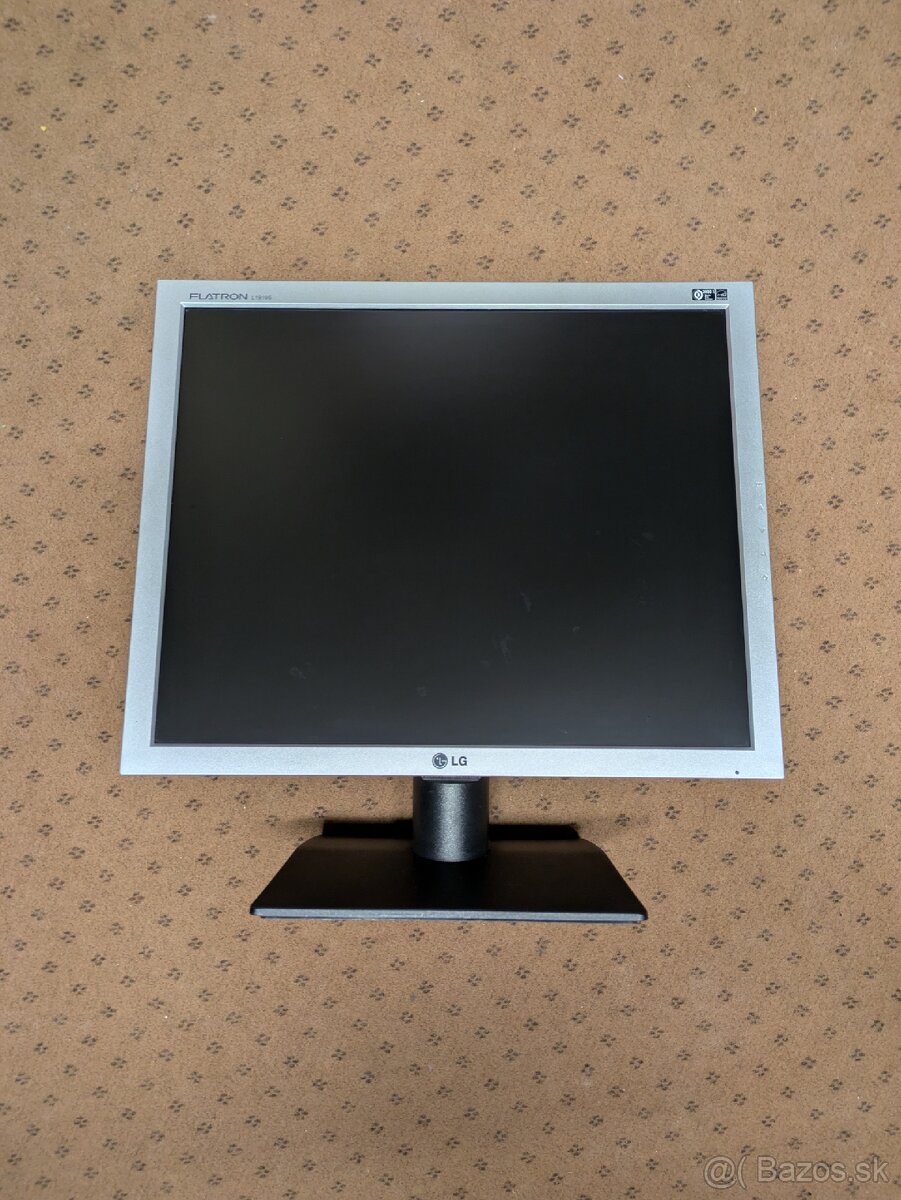 VGA kancelársky monitor 19" - 4
