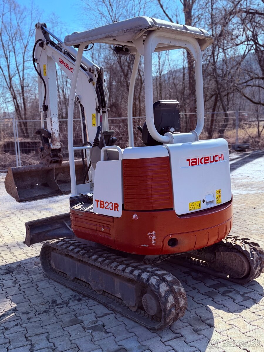 Minibager Takeuchi Tb23r 2700 kg 2011rv - 4