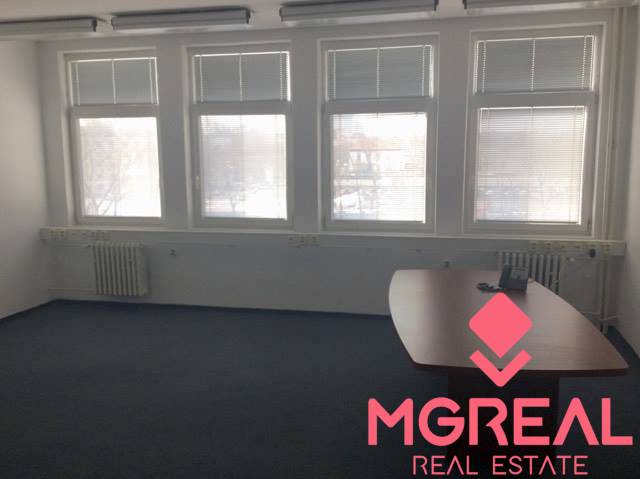 Kancelária 144m2, Za kasárňou, parkovanie - 4