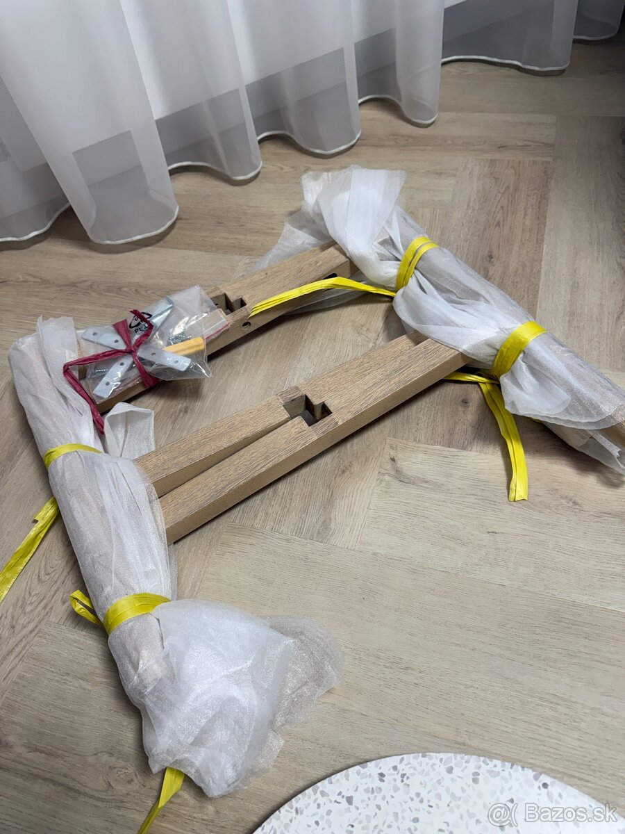 Príručný / konferenčný stolík - 4