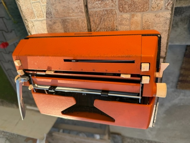 písací stroj Consul 2223 - 4