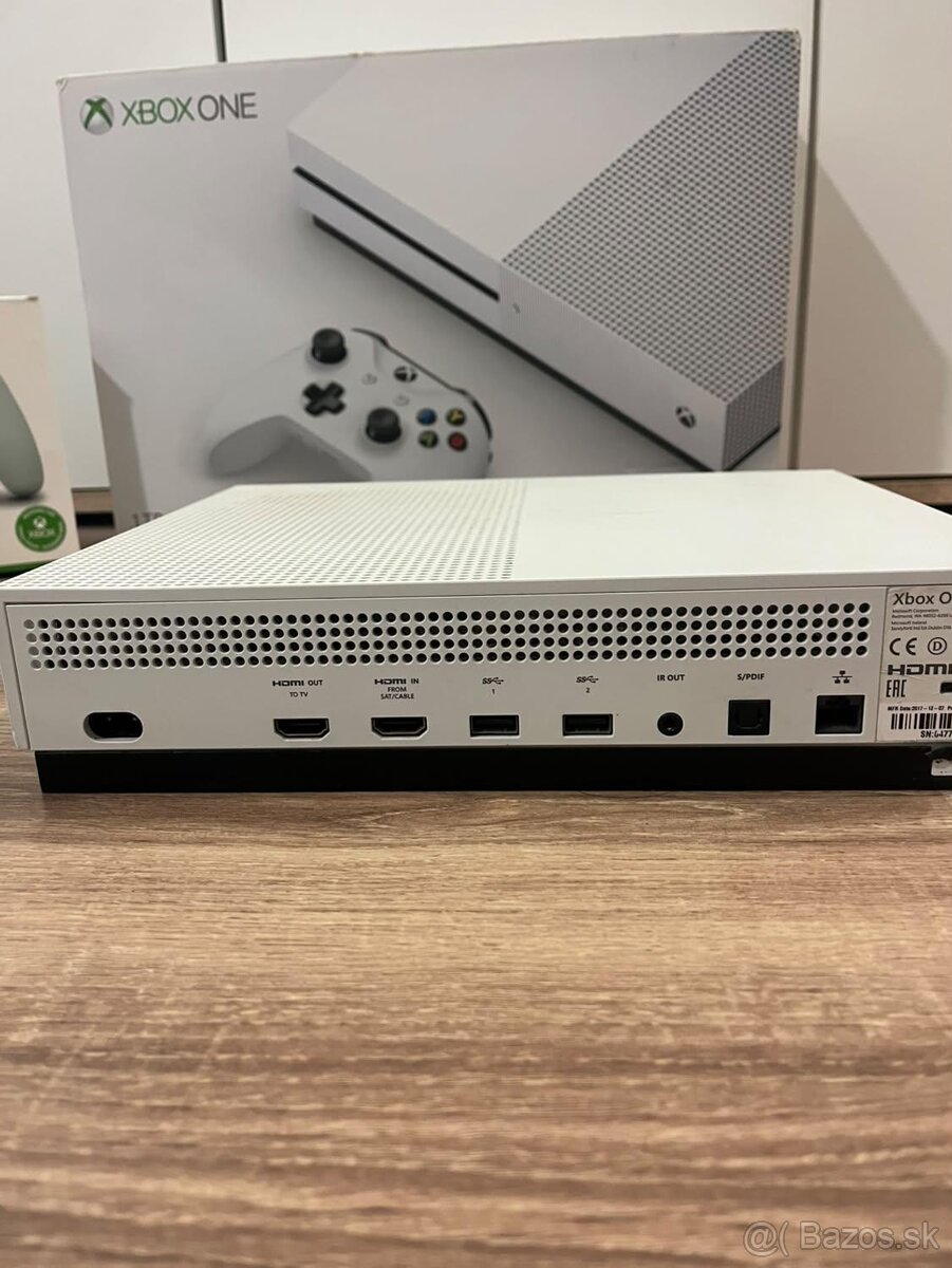 Xbox One S - 4