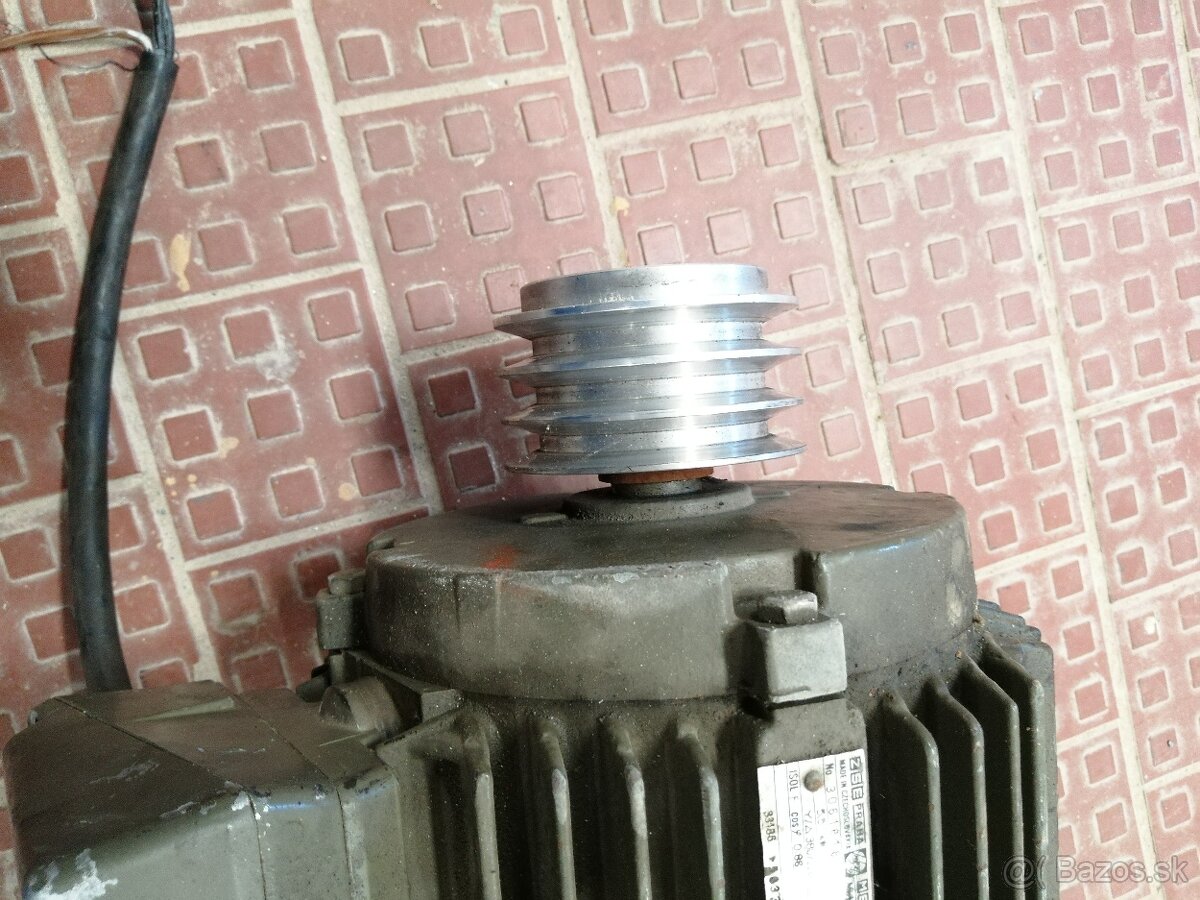 Elektromotor MEZ Mohelnice 5,5 kW, 2910 ot, 400V - 4