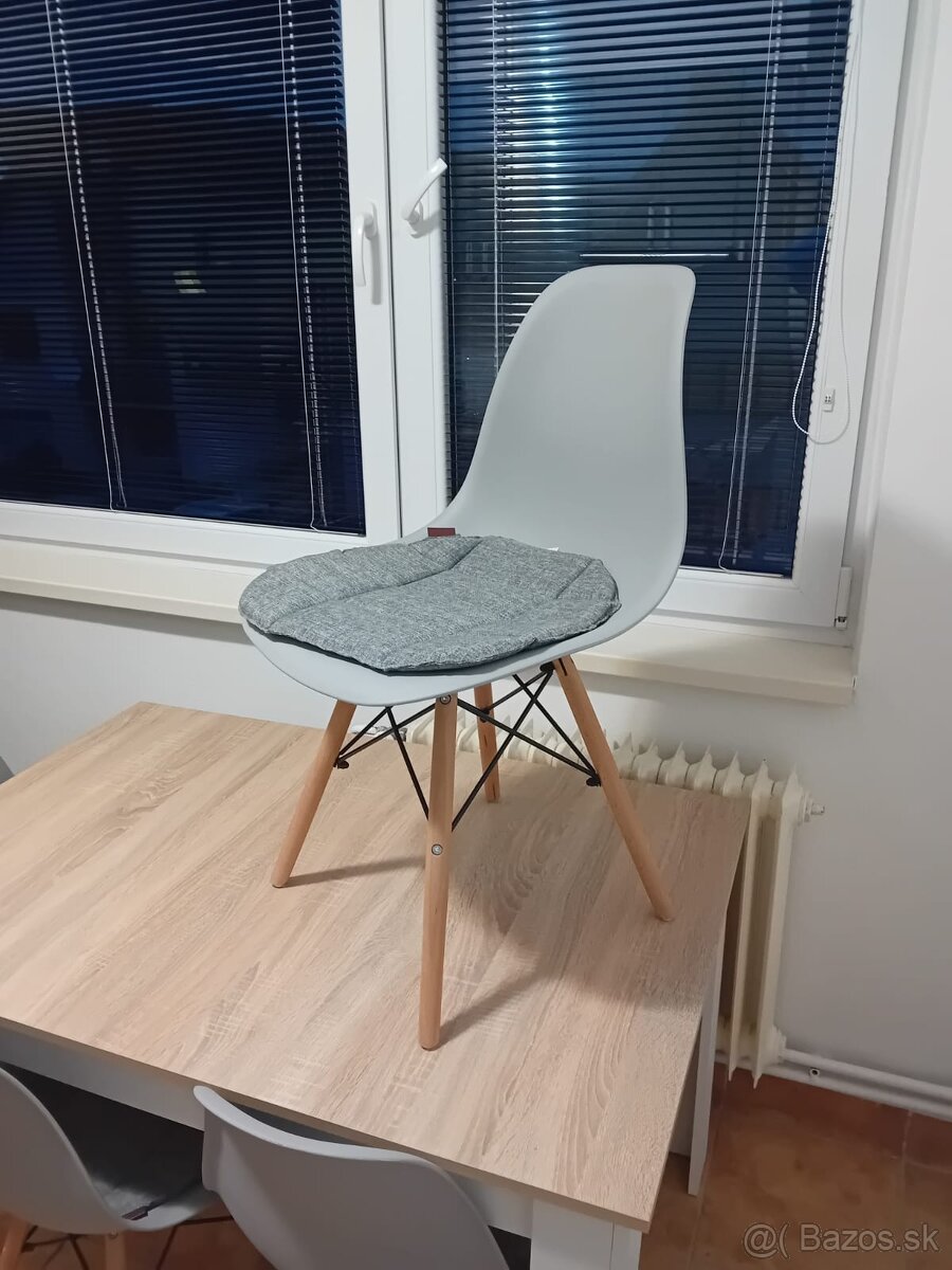 Jedálenský stôl a stoličky - 4