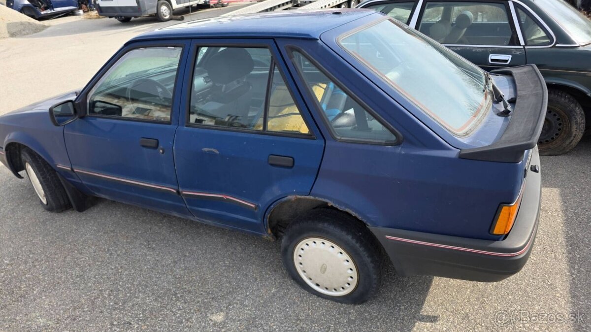 Ford Escort 1.3 rok 1986 - 4