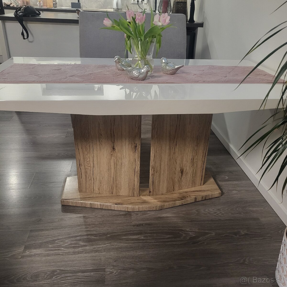 Jedálny stôl a stoličky - 4