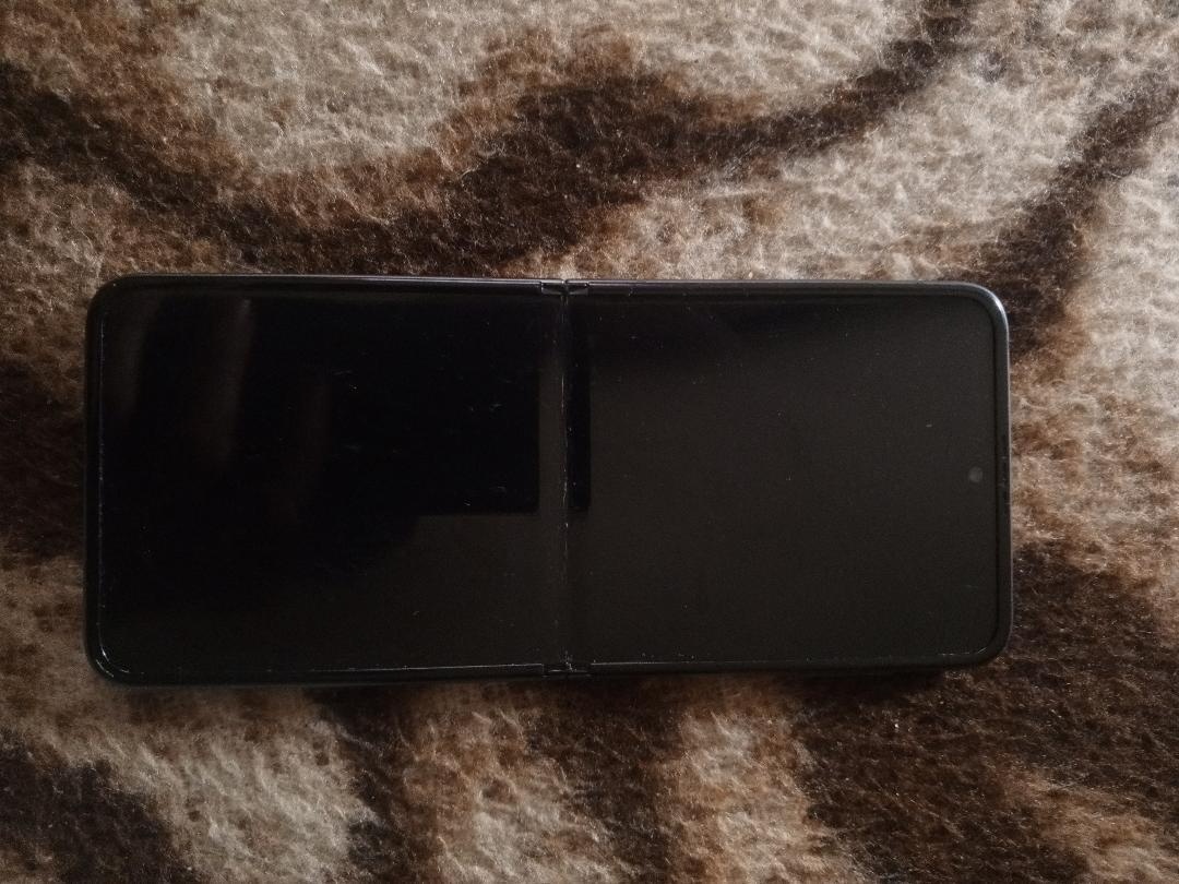 Predám samsung galaxy z flip 3 - 4