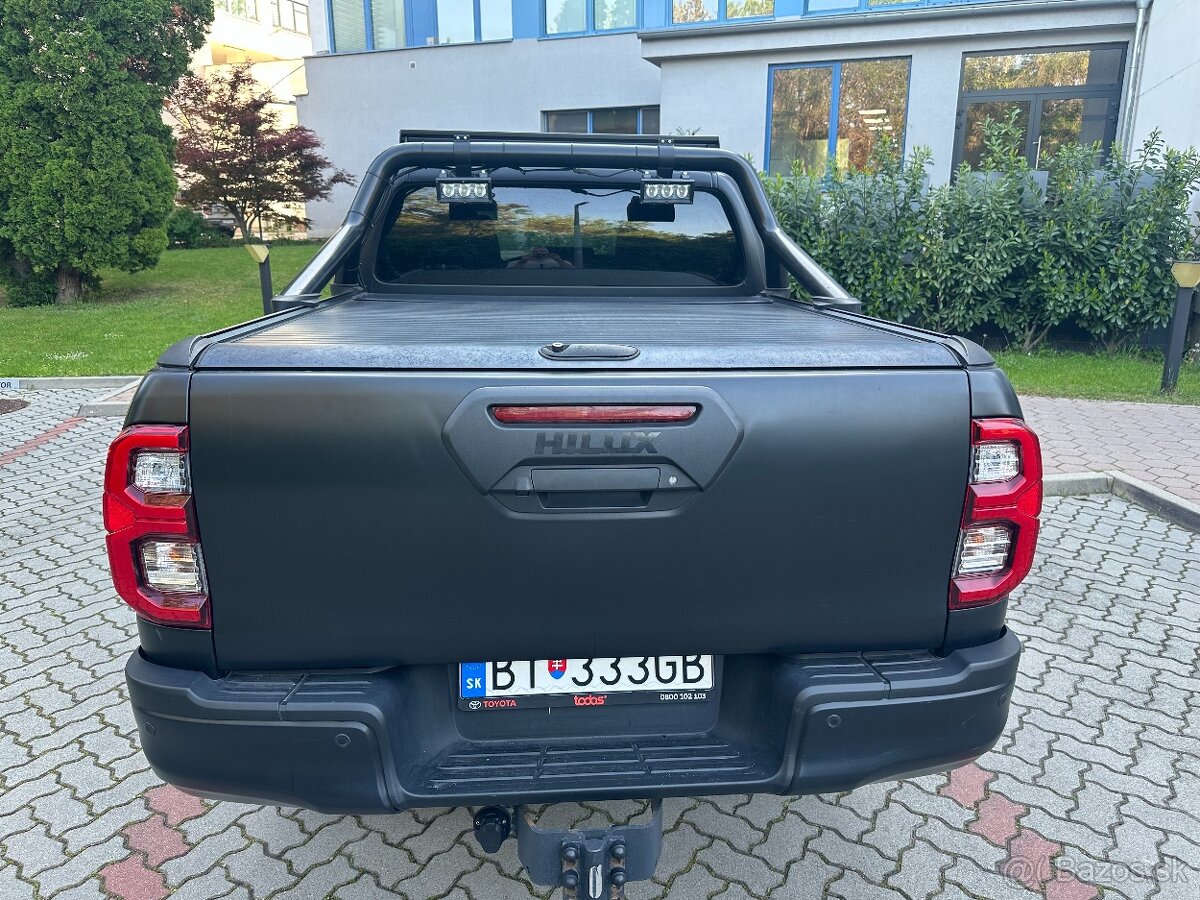 TOYOTA HILUX