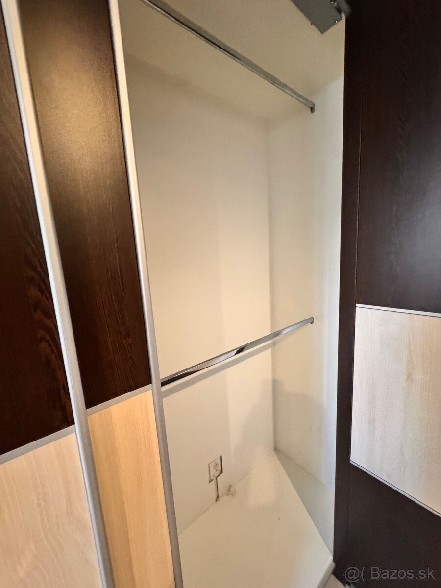 Vstavaná skriňa - 4