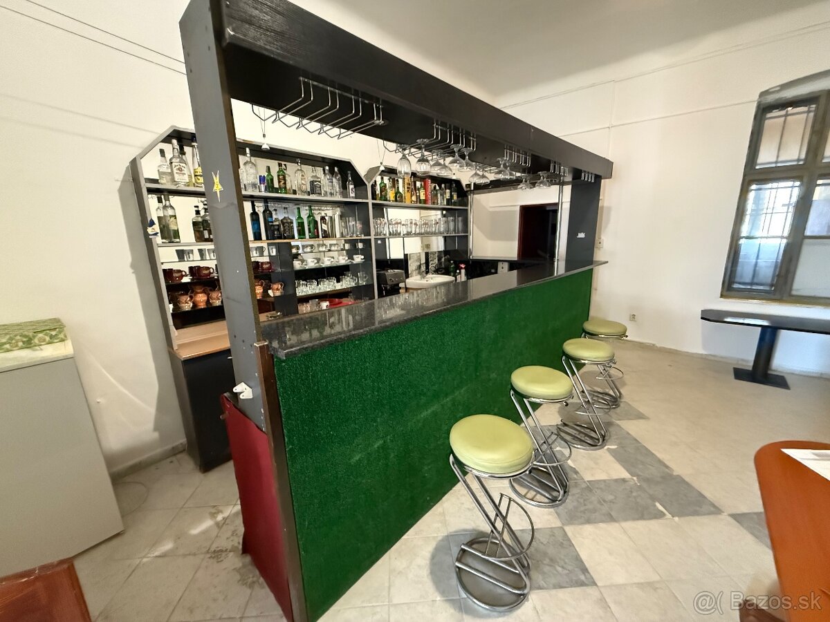 Prenájom baru v Brezne na námestí - 4