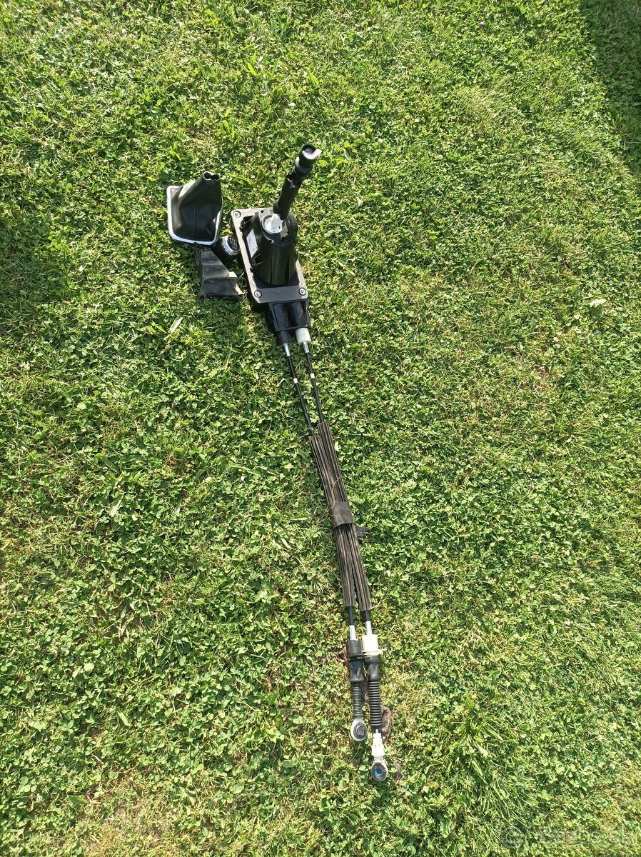 Dacia Duster 2- kulisa riadiacej paky - 4