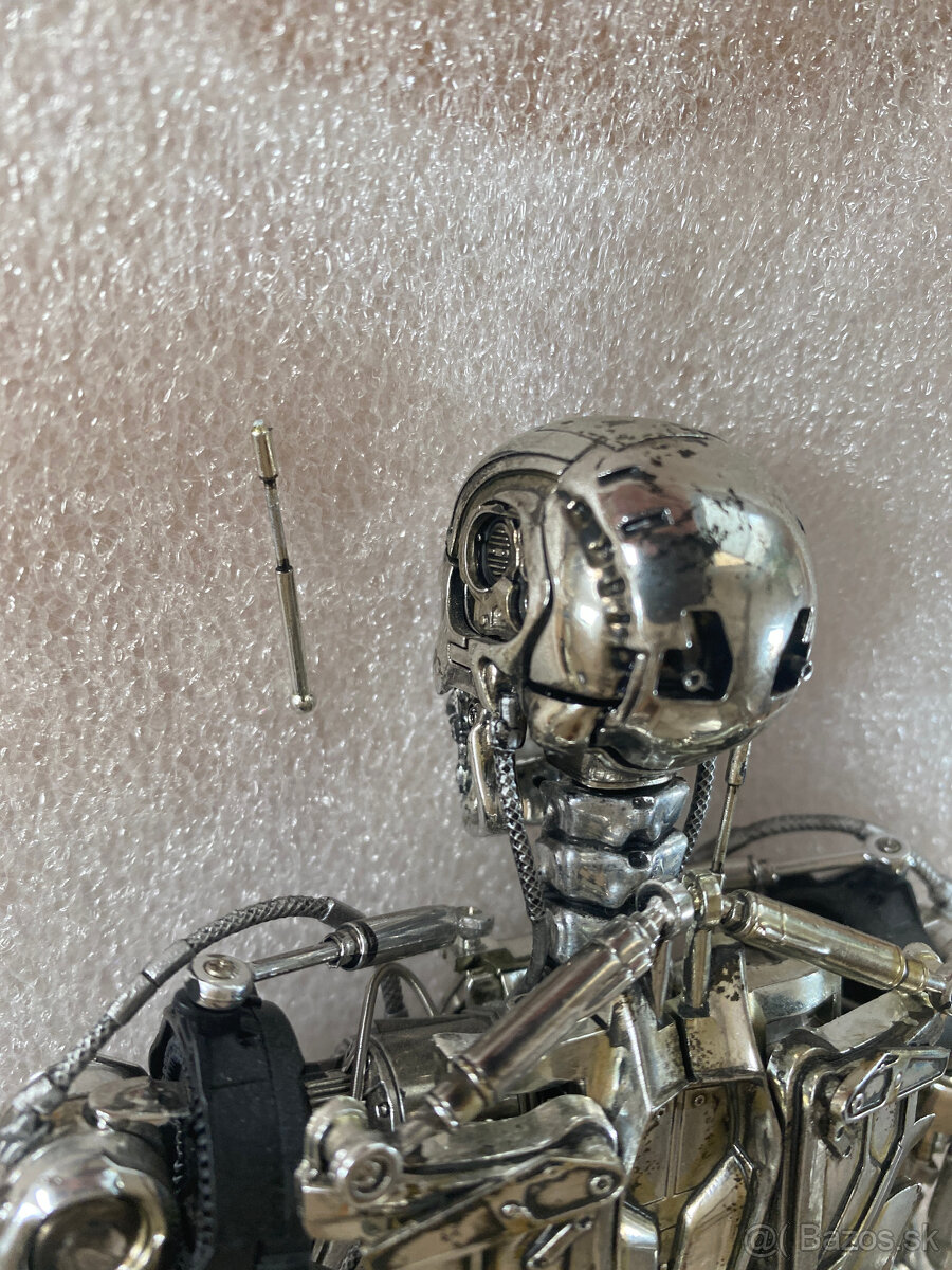 Hot Toys Terminator Genisys Endoskeleton T- 800, MMS352 - 4