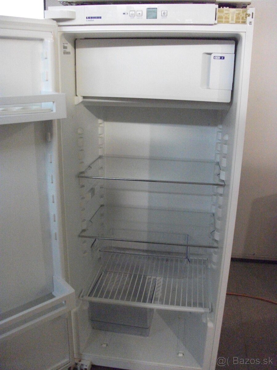 Pekná,zachovalá chladnička s mrazákom zn.LIEBHERR. - 4