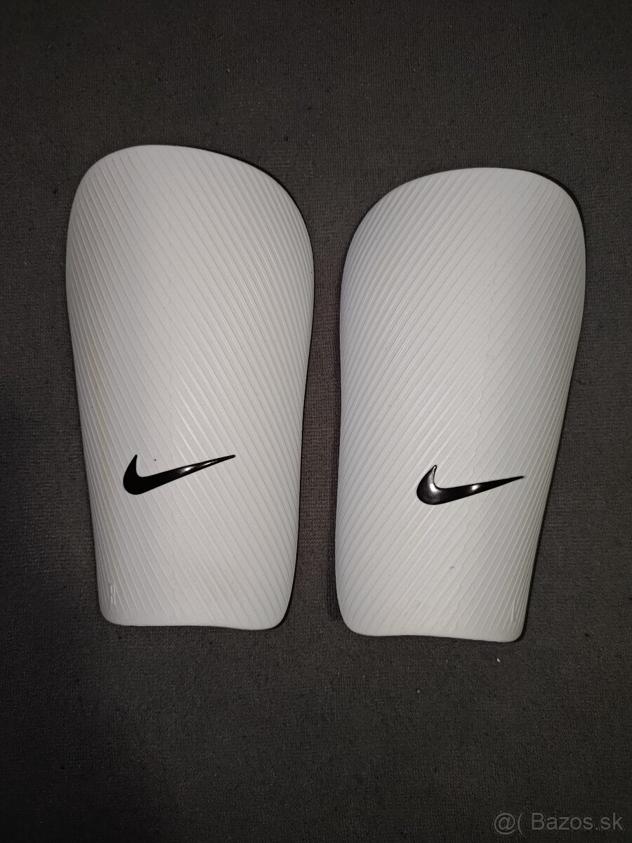 Kopačky a chrániče - 4