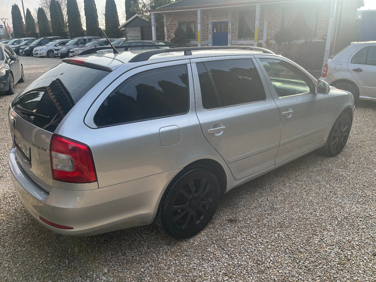 Škoda Octavia Combi 1.6 TDI CR DPF Elegance ICE - 4