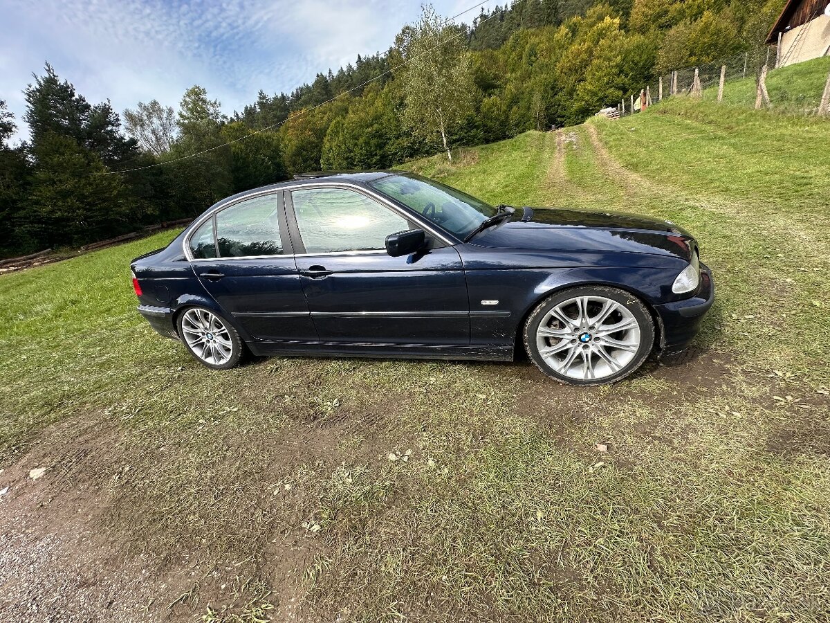 BMW 330i sedan manuál - 4