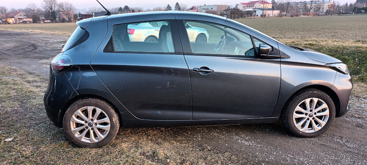 Renault Zoe 52kWh baterie, dojezd 300-400km, CCS rychlonab. - 4