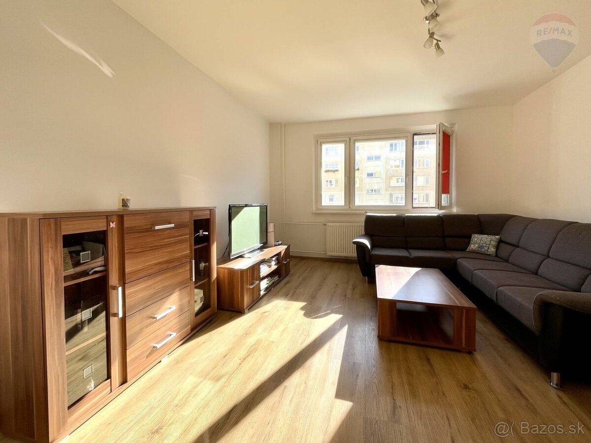 REZERVOVANÉ: 3-izbový byt 70 m², Černákova (Brezno)- svetlo, - 4