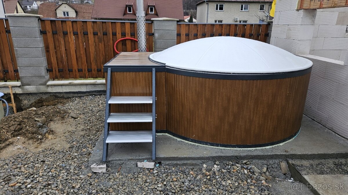 Malý bazén. Vířivka.nebo koupací sud - 4
