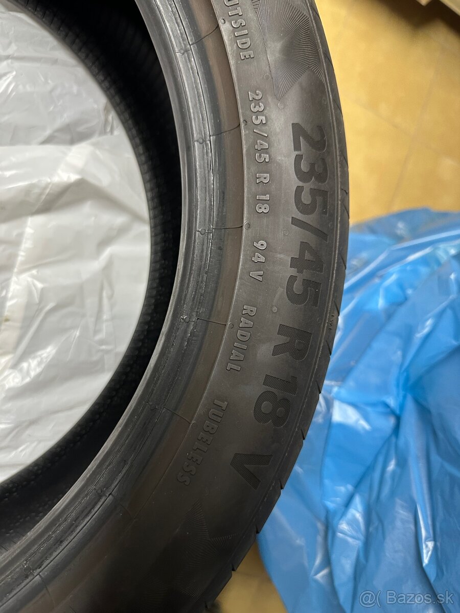 235/45 R18 - 4