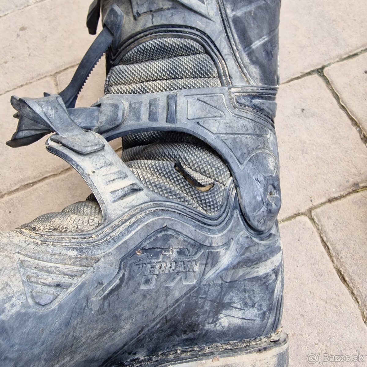 Čižmy, prilby, kombinéza - 4