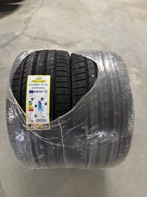 255/35 R20 - 4