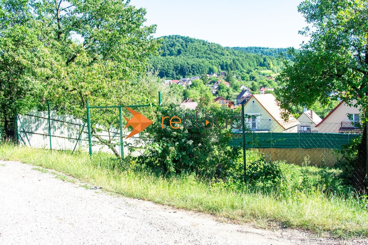 POZEMOK NA PREDAJ - 4